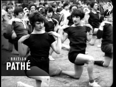 The New Arrivals - La Belle France Steps In (1932)