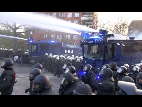 1. Mai 2016 Schwere Krawalle mit Wasserwerfereinsatz Demo Hamburg