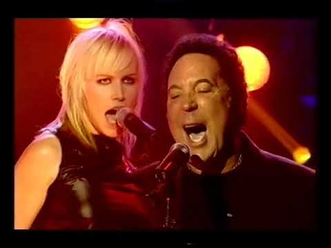 TOM JONES - Burning Down The House (Lottery Show 1999) THE CARDIGANS