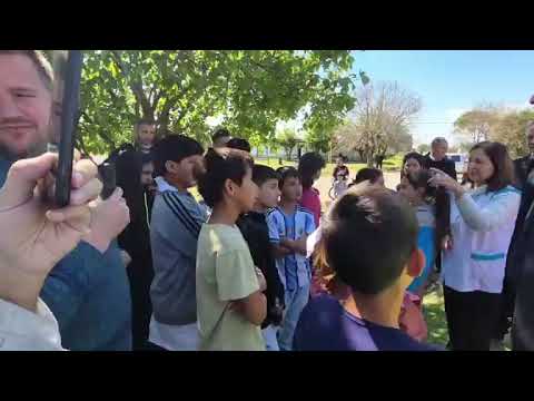 Visita de Gobernador Maximiliano Pullaro de paso por Escuela Primaria N°6098 La Brava Santa Fe 