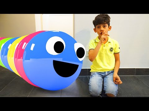 Jason y Alex juegan con personajes de un videojuego | Gusanos por todas partes!