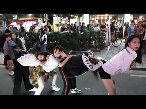 WOW, 'HYUNA LIP & HIP' COVER SCHOOL GIRLS ARE ENJOYING SEXY BUSKING DANCE. SO ADORABLE.