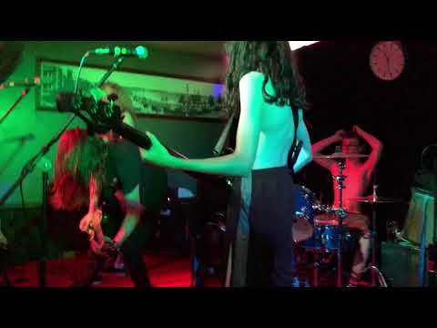 Jagger (The Kids) and Axel (The Jailbirds) rocking the house down Royal Hotel 22/12/17