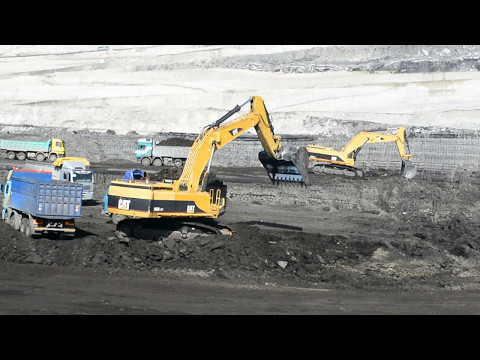 Caterpillar 385B ,375 And 245 Excavators Loading Trucks