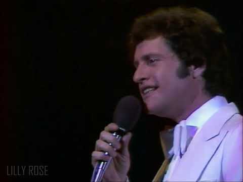Joe Dassin - Salut les amoureux (live Théâtre De l'Empire 1976)