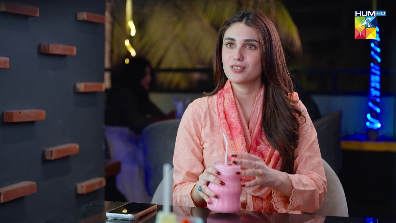 Tum Itna Blush Kyun Kar Rahi Ho...! Aye Dil Aazma Nahin - HUM TV