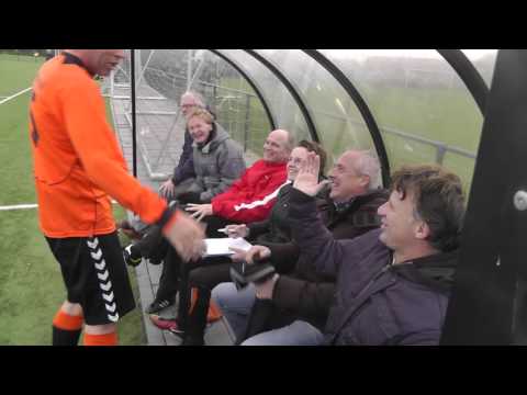 Opjestropdas.nl 28 nov 2015 VV De Meern 8 - Odin 8 com 3-1 Publiekswissel