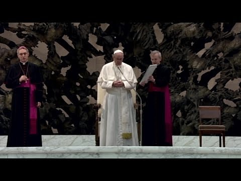 El Papa explica el significado del Gloria y de la oración colecta en la Misa