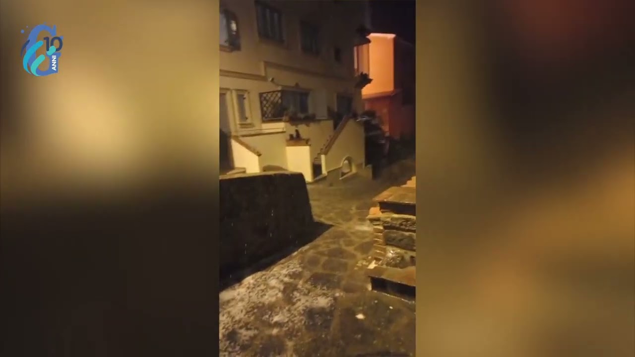 A Buriano grandine e pioggia con le strade trasformate in fiumi