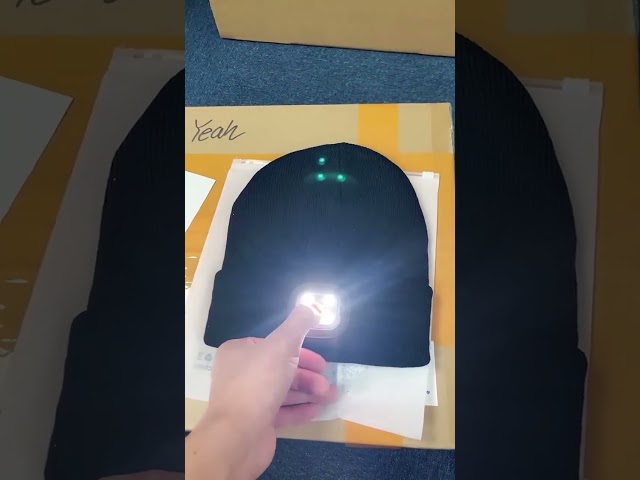 Vídeo relacionado con TAGVO USB Recargable Beanie Cap, iluminación y destellando Modos de Alarma 8 LED Manos Libres Linterna, fácil instalación Quick Release Headlamp Beanie, Unisex Winter Warmer Knit Cap Hat
