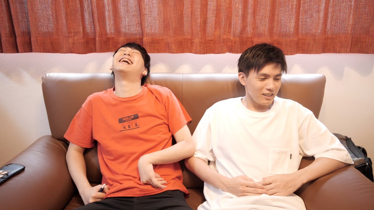 撮影の合間にタバコを吸ってその間も動画を回すYouTuberの鑑なので僕たちは素晴らしいと思います