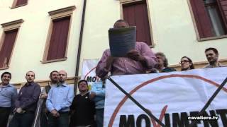 preview picture of video 'Beppe Grillo presenta Luca Martinello, candidato Sindaco di Conselve'