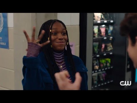 Naomi S01 E08 Promo "Fellowship of the Disc" (HD) DC superhero series