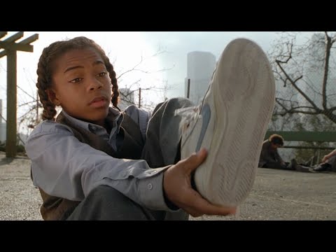 Niño Encuentra Unas Extrañas Zapatillas, Convirtiéndolo En Una Estrella De La NBA Al Usarlas