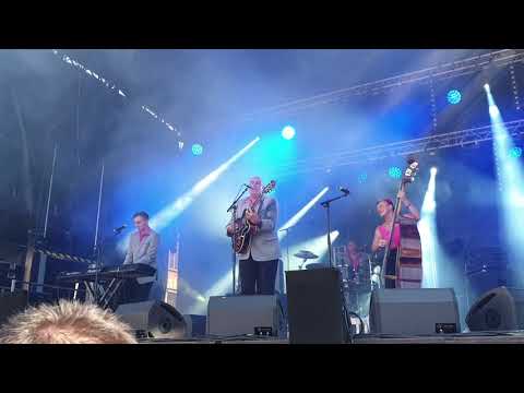 The Class of '58 - Johnny B. Goode - Live in France