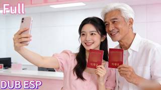 🥰Ella es joven e inocente… y el hombre mayor la consiente como reina.🥰