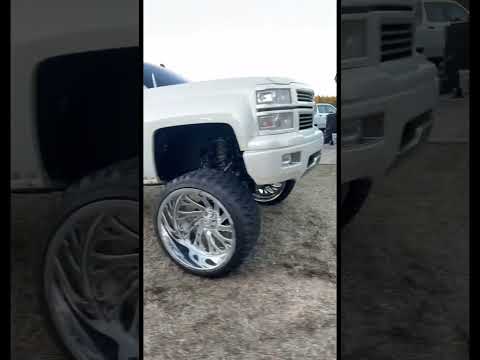 28x16 on a 2018 High country 7-9 MaxTrac #liftedtrucks #youtubeshorts #youtube