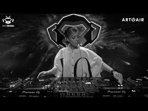 Ilona Maras Live Stream from Space Monki Zürich