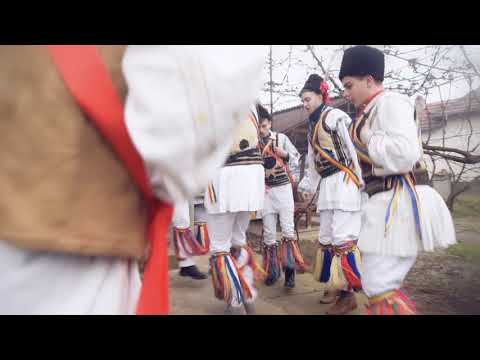 [02] Calusarii din Chitid - in curte la gazda  (26 decembrie 2017)