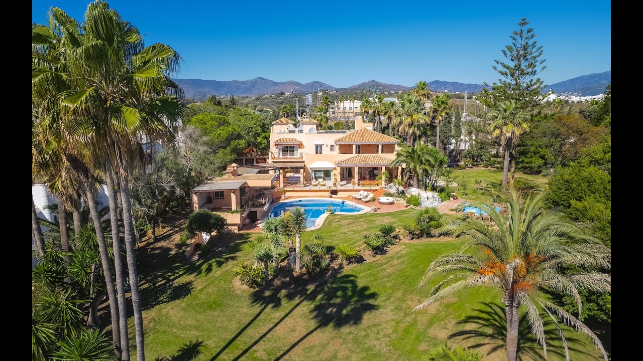 Elegant Coastal Retreat: Expansive Beachfront Villa for Sale in Hacienda Beach, Estepona