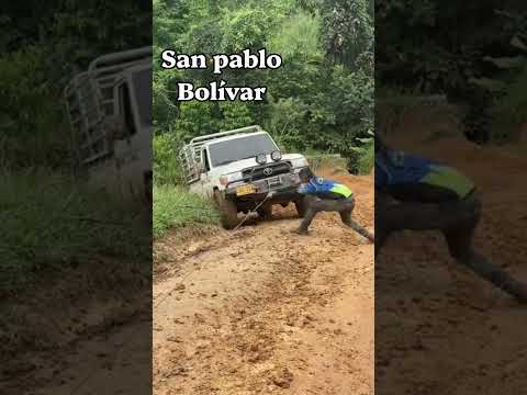 asi salen de los pantanos o barriales las toyotas en San Pablo Sur de Bolívar Colombia #campo