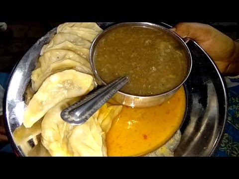 Street Food Kolkata - See How 100's of People Eating Chicken Momo - Street Food India Video