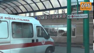 tenta-di-uccidersi-con-due-coltellate