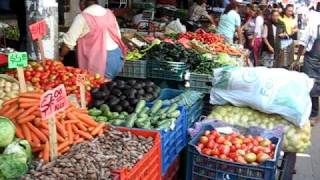 preview picture of video '2010 Patzcuaro market 1'