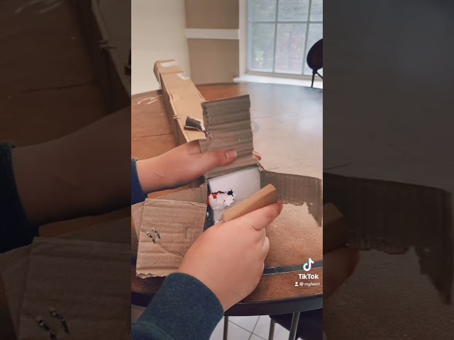 Vídeo relacionado con 1 bolígrafo de gel Demon Slayer modelo de arma para regalo, colección, escritura con soporte de espada de recambio para bolígrafo (Tsuyuri Kanawo)