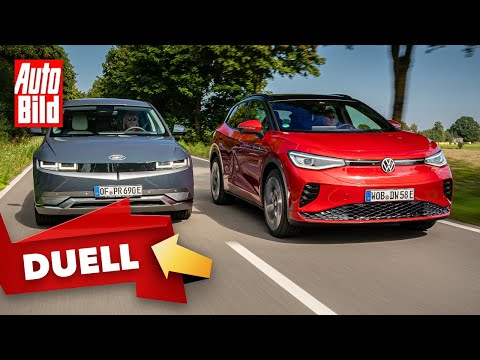 Hyundai Ioniq 5 vs. VW ID.4 GTX (2021) | Der Vergleich am Deich mit Dennis Petermann