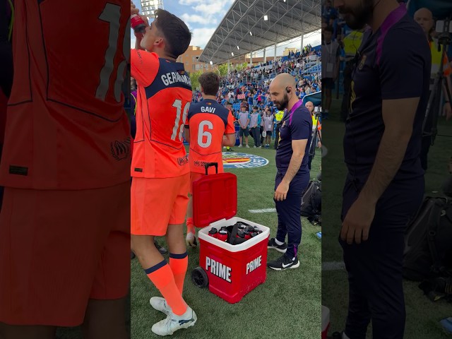 Vídeo relacionado con DEREGALOOS Toalla Personalizada con Nombre y Equipo de fútbol. Regalos Personalizados fútbol Alavés. Regalo Original para Aficionados del Fútbol. Regalo Mundial futbolistas. (Alavés, 50x100CM)