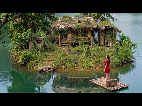 Completely Fed Up With Her Job, The Young Woman Found New Joy On A Deserted Island