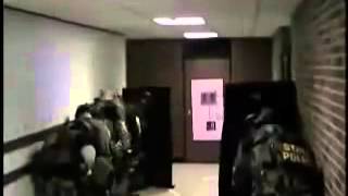 preview picture of video 'POLICE Bombing a Door [rammed the whole Floor]'