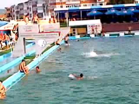 madalin si body piscina enigma