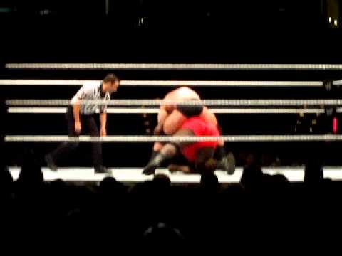 WWE Raw World Tour 2010 Honda Center, Wade Barrett vs. Mark Henry