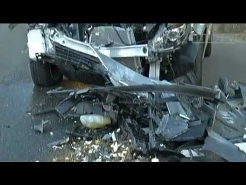 PKW kollidiert mit Straßenbahn