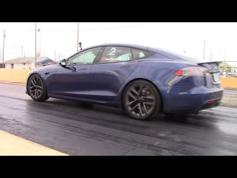 Tesla Plaid Channel's First Charge After Pick-Up & First Passes at The Drag Strip - 1/8th Mile