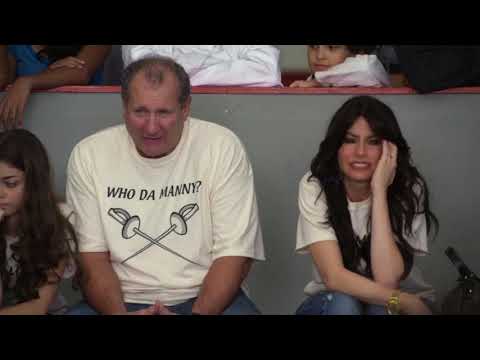 Modern Family 1x07 - Manny's Fencing Competition