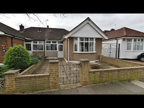 Arbon & Miller | A&M | Inverness Drive, Hainault | NO ONGOING CHAIN | Close to Station 🚂