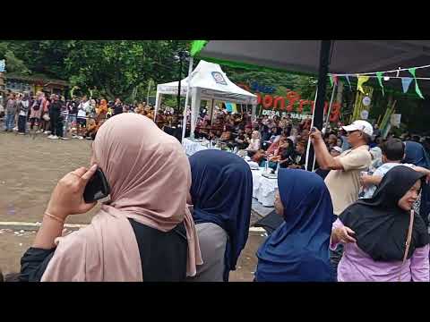 Ww band( Matsanema official. With menteri ekonomi kreatif indonesia