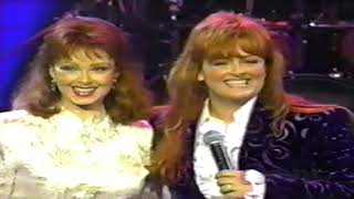 Wynonna Judd | New Year's Eve Concert at Sea World (1997) - feat. Naomi Judd &amp; Wy sings Free Bird