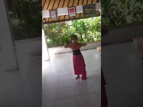 jesslyn latihan menari bali 2 des 2022