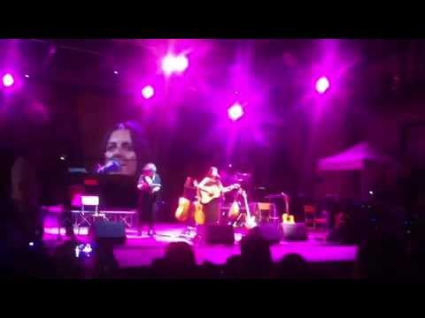 Eugenio Bennato presenta Maria Teresa Lonetti al kaulonia tarantella Festival 2016