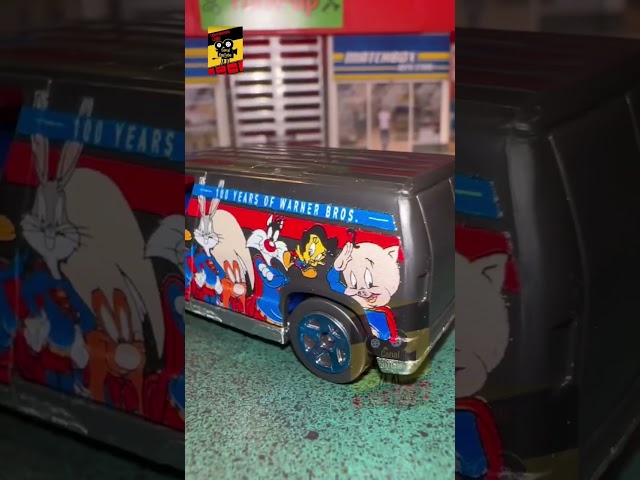 Vídeo relacionado con LOGOVISION WB 100: Blanket, 152 x 127 cm Looney Tunes Scooby-Doo Van Silky Touch Super Soft Throw Blanket