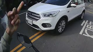 機車就要乖乖等，汽車違規就沒問題，了不起（檢舉全部失敗）
