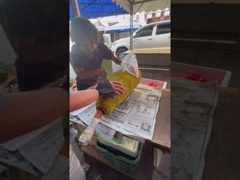 How to cut a jackfruit with a small knife | 波羅蜜切割技巧 - Malaysian Street Food