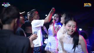 Download lagu DIANA FT DINDA - SASARAN EMOSI -BLMUSIK LIVE IN CISAIT KERAGILAN mp3 Download lagu DIANA FT DINDA - SASARAN EMOSI -BLMUSIK LIVE IN CISAIT KERAGILAN mp3