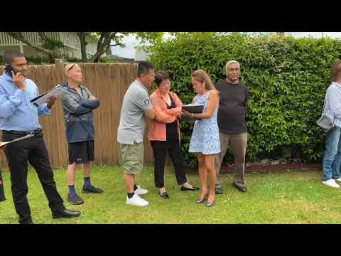 How Auctions Work? - Watch how this 2 bedroom home in North Shore sold at Auction.