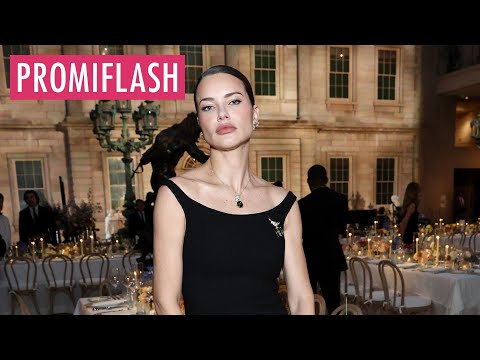 Video Thumbnail: Supermodel Adriana Lima feiert heute ihren 44. Geburtstag
