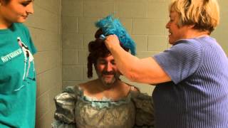 preview picture of video 'Frank Murphy tries on Ugly Stepsister wig for Oak Ridge Civic Ballet Association'
